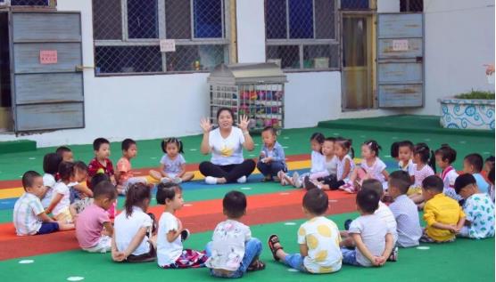 幼兒園老師晨檢,發(fā)現(xiàn)孩子褲兜鼓鼓囊塞,翻看后隱晦勸家長退園