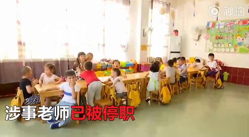 幼兒園小班長持棍狂抽多名同學 老師竟全程默許